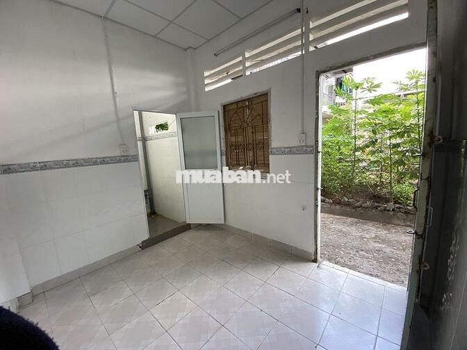 Phòng cho thuê gần IUH cửa sổ trời giá rẻ 