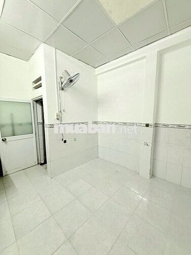 Phòng cho thuê gần IUH cửa sổ trời giá rẻ 