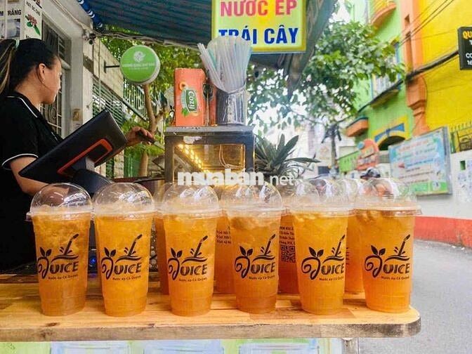 Tuyển nhân viên bán nước ép