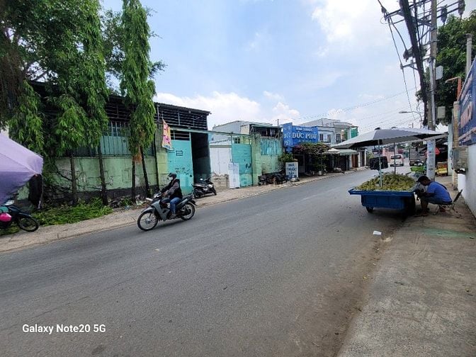 Xưởng mặt tiền làm công ty và văn phòng