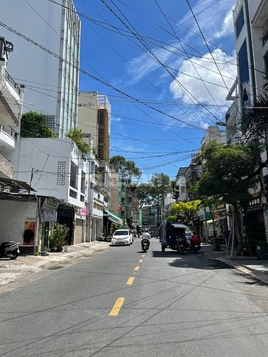 Cho thuê căn gốc mặt tiền Toà Nhà 78-80 Trần Nhân Tôn P. Vườn Lài