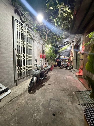 HÀN HẢI NGUYÊN QUẬN 11 GIÁP Q5 Q10 - DT 50M2, CÁCH 1 CĂN RA Ô TÔ ĐỖ.