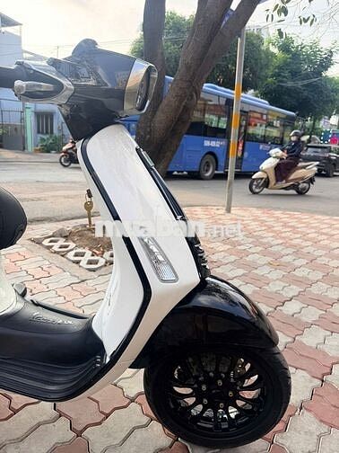 Piaggio Vespa iGet ABS 2018 Trắng BSTP Chính Chủ