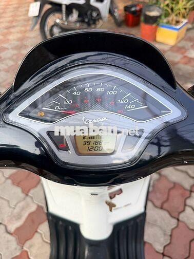 Piaggio Vespa iGet ABS 2018 Trắng BSTP Chính Chủ