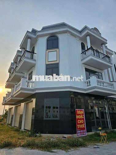 Bán căn góc 1 trệt 2 lầu dự án Thăng Long Luxury Bầu Bàng giá tốt