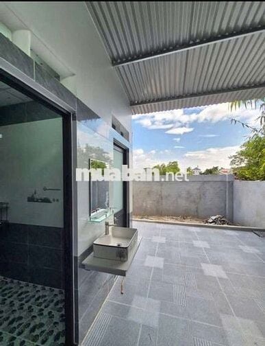 Bán gấp nhà cấp 4 sổ hồng riêng,DT 100m2 gần vòng xoay An Lạc
