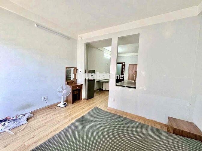 Phòng tách bếp 1pn có cửa sổ ban công lớn giá 6tr5 ngay bến xe Q8