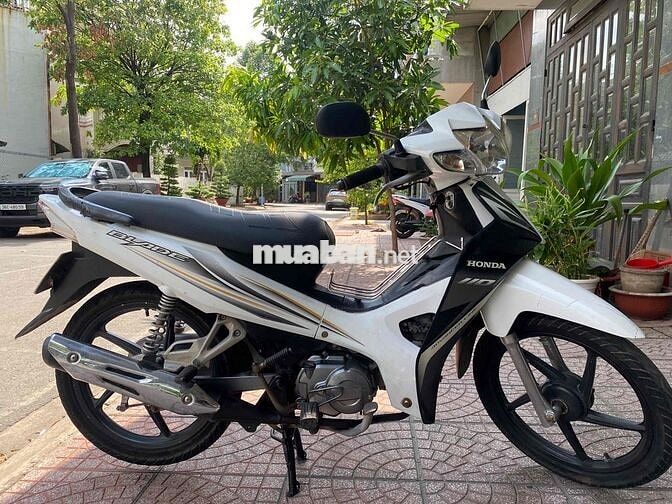 Honda Blade Trắng đen