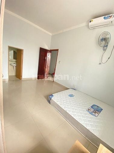 9 Cho thuê nhà 180m2 tại Thủ Đức, gần bến xe Miền Đông, QL13, TPHCM