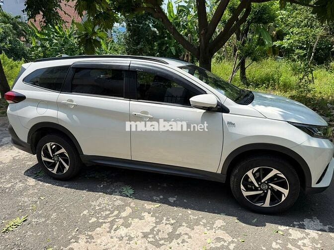 Toyota Rush Trắng 7 chỗ