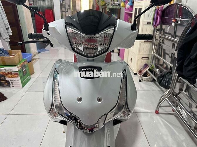 Wavei thái 125i/2023 y như xe mới 648 cây số 9 chủ