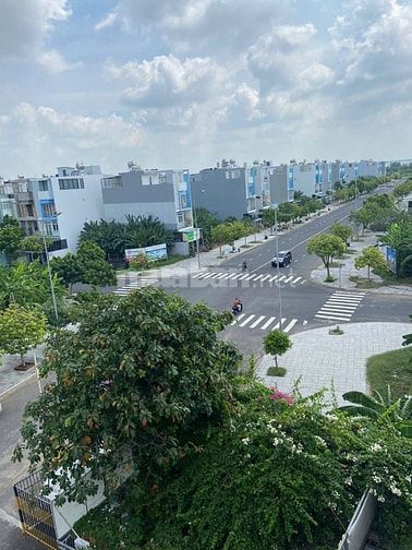 HOT - Bán lô đất đường 30m Thiên Lý Q9 Lô Đẹp( ko vướng hố ga tụ điện)