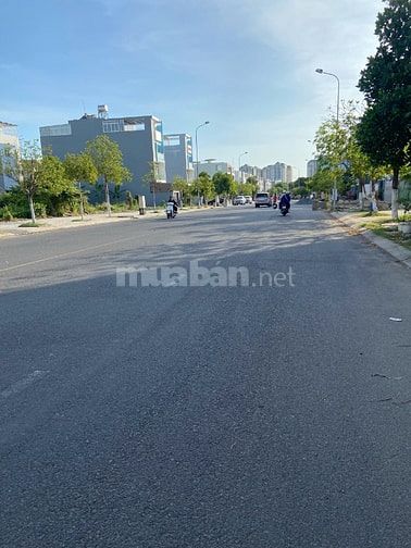 HOT - Bán lô đất đường 30m Thiên Lý Q9 Lô Đẹp( ko vướng hố ga tụ điện)
