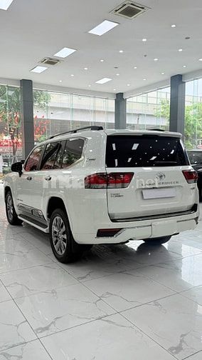 Bán Land Cruiser LC300 sản xuất 2025, siêu lướt 5000Km