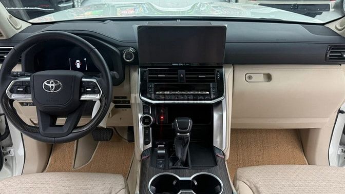 Bán Land Cruiser LC300 sản xuất 2025, siêu lướt 5000Km