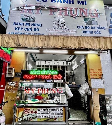 Tuyển nhân viên bán bánh mì