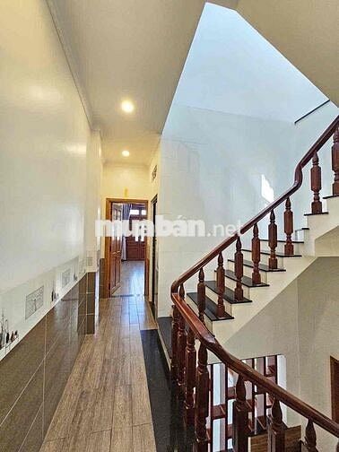 nhà 2 lầu 1 trệt Bình Chuẩn,Thuận An,đường 7m đậu ô tô ok