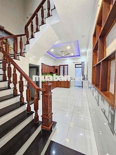 nhà 2 lầu 1 trệt Bình Chuẩn,Thuận An,đường 7m đậu ô tô ok