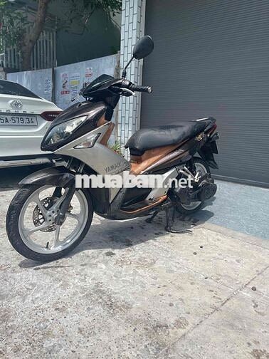 Yamaha Novo màu Nâu Bạc Đen