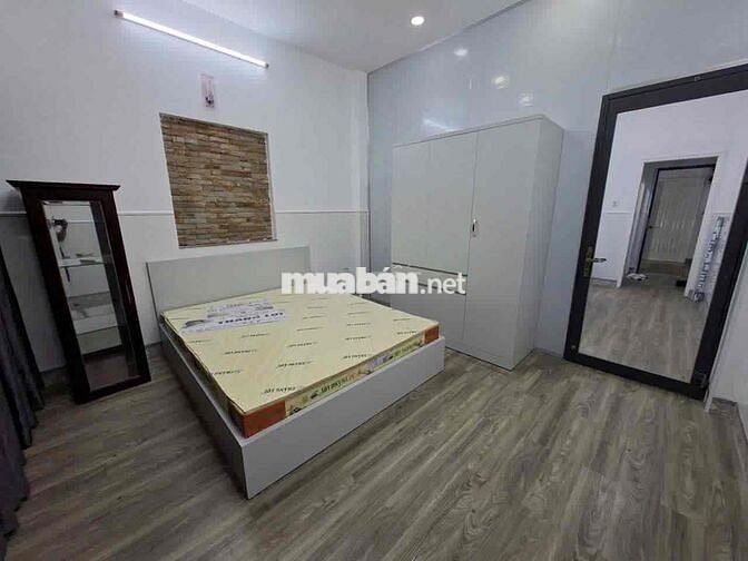 cho thuê mặt tiền Tạ Quang Bửu diện tích 40 mét thoáng mát có đầy đủ