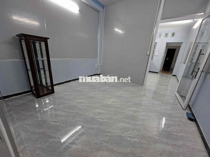 cho thuê mặt tiền Tạ Quang Bửu diện tích 40 mét thoáng mát có đầy đủ