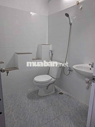cho thuê mặt tiền Tạ Quang Bửu diện tích 40 mét thoáng mát có đầy đủ