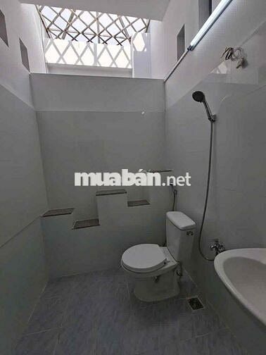 cho thuê mặt tiền Tạ Quang Bửu diện tích 40 mét thoáng mát có đầy đủ