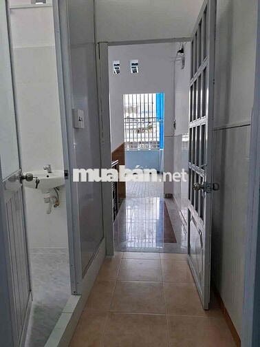 cho thuê mặt tiền Tạ Quang Bửu diện tích 40 mét thoáng mát có đầy đủ