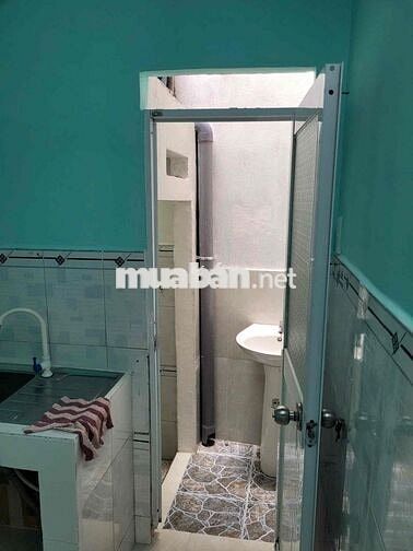nguyên căn cấp 4 hẻm xe hơi giá 4,5tr/1 tháng còn bớt