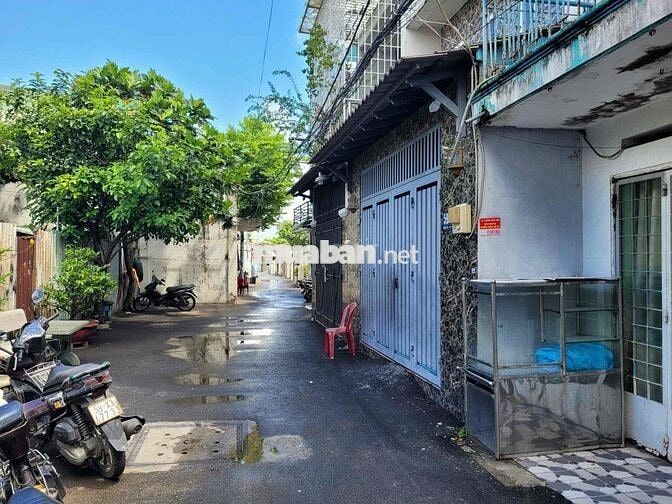nguyên căn cấp 4 hẻm xe hơi giá 4,5tr/1 tháng còn bớt