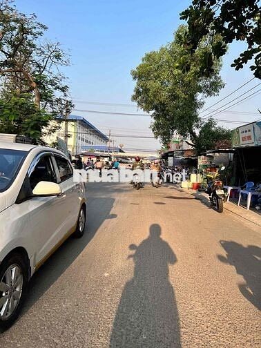 bán nhà 3 lầu mặt tiền đường kinh doanh sầm uất tại tân đông hiệp,d.an