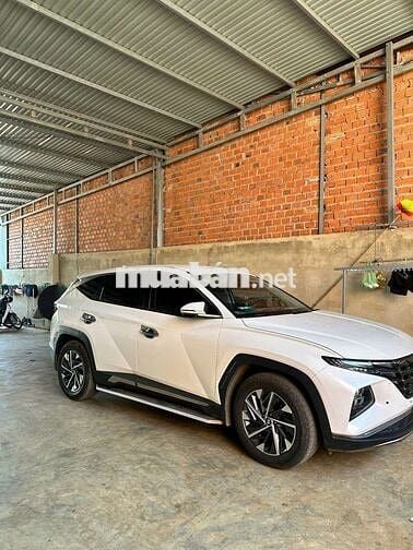 Hyundai Tucson Trắng 5 chỗ