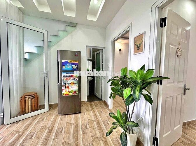 CHO THUÊ CĂN HỘ 2 PHÒNG VIEW ĐẸP ĐƯỜNG CAO THẮNG GIÁ 9,8 TRIỆU/THÁNG