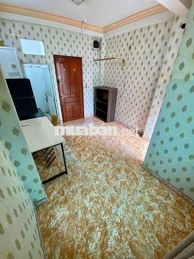 Phòng 20m2- Ban Công Máy Lạnh. Ngay Ngã 4 P.V Trị - N. T. Sơn - P1 GV