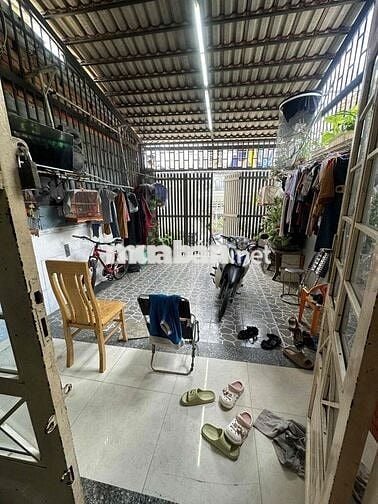 chính chủ cần bán gấp nhà hẻm xe hơi 2695