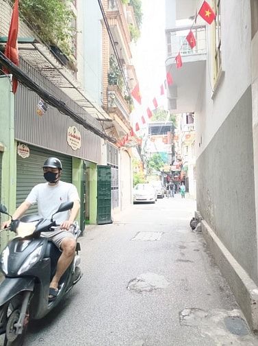 Đê La Thành – Đôgs Đa -  Ô TÔ – 84 m2 – 3 Tầng – MT ^ M – Giá 16.8 Tỷ.