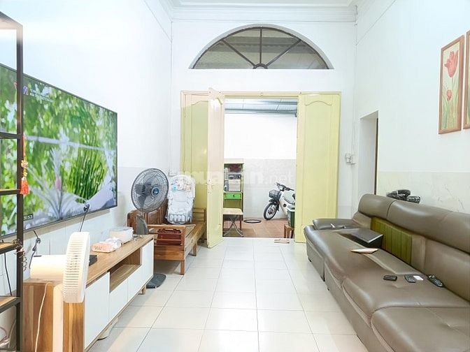 Đê La Thành – Đôgs Đa -  Ô TÔ – 84 m2 – 3 Tầng – MT ^ M – Giá 16.8 Tỷ.