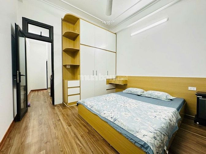 Phố Định Công Thượng, 30m2x5 tầng, ngõ nông gần phố, nội thấy đầy đủ.