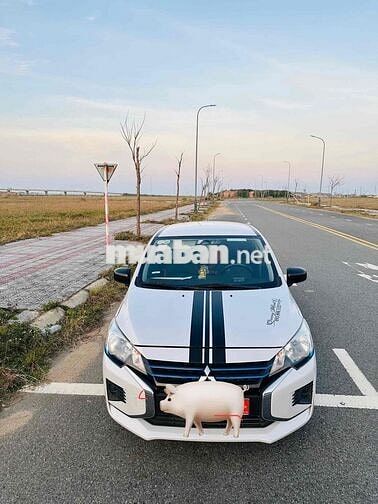 Mitsubishi Mirage Trắng 5 chỗ