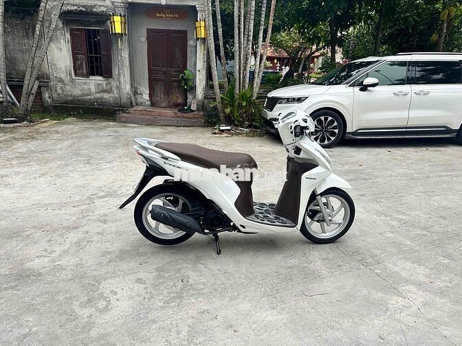 Honda Vision 2018 màu Trắng