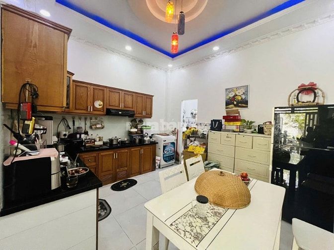 NHÀ ĐẸP QUẬN 7 – 3 TẦNG ĐÚC – NGANG GẦN 6M HIẾM- Chỉ 5 Tỷ 990