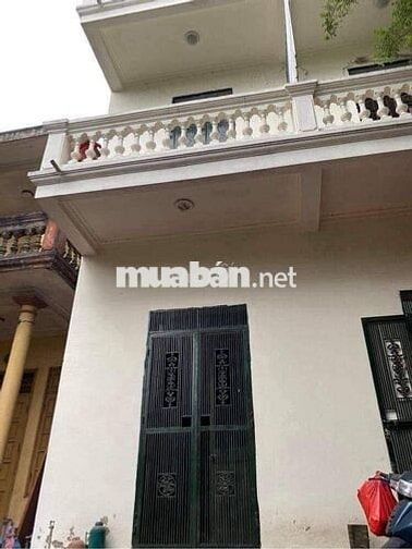 Cho thuê nhà Ngọc Thuỵ, Ô tô vào, Sân vườn, full nội thất. Giá 5,5tr