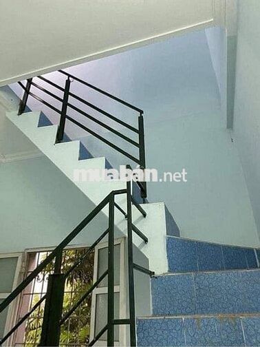 Cho thuê nhà Ngọc Thuỵ, Ô tô vào, Sân vườn, full nội thất. Giá 5,5tr