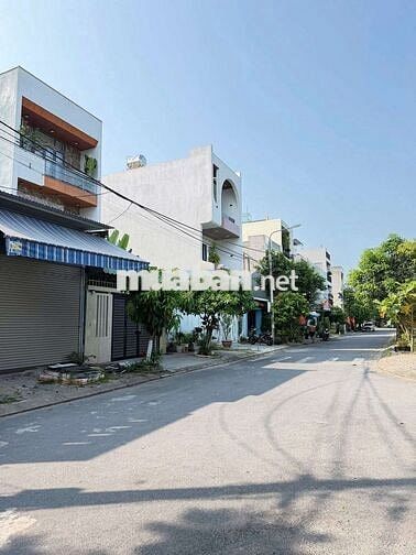 Bán đất  mặt  tiền đường  Hoà  Phú 11 gần  Megamart,  trung tâm  quận 