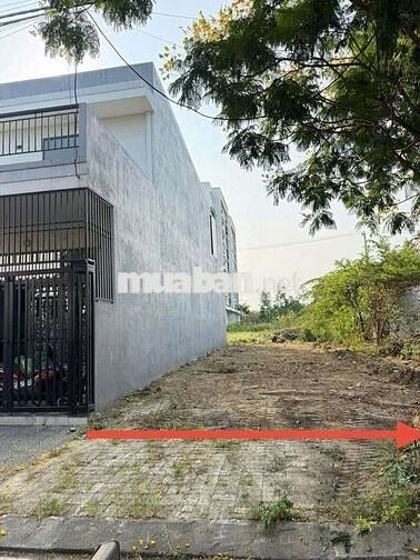 Bán đất  mặt  tiền đường  Hoà  Phú 11 gần  Megamart,  trung tâm  quận 
