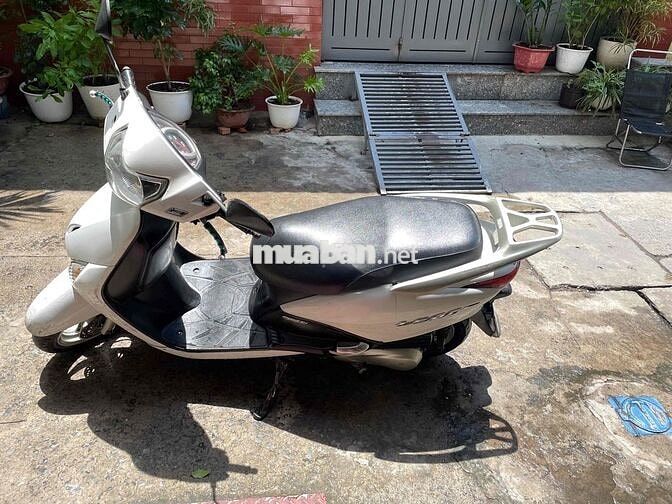 Honda Lead 2012 màu Trắng biển sg