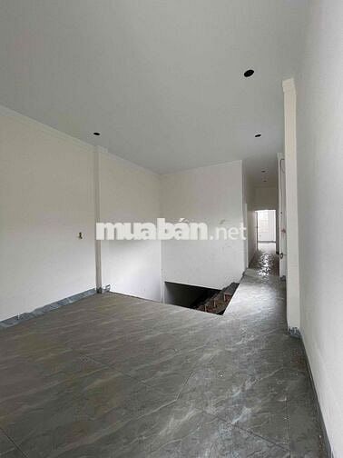 nhà 1T1L cách chợ kp2 100m thổ cư 100% đường 6m thông NGỘP BÁN GẤP