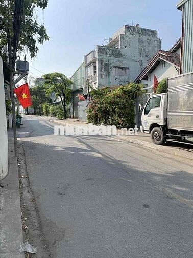 cho thuê nhà nguyên căn có sân trước sân sau rộng rãi thoải mái