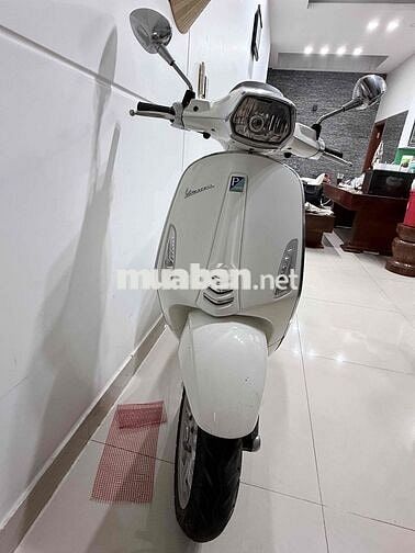 Piaggio Vespa Trắng