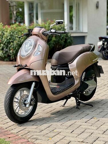 Scoopy 2022 smartkey bao sang tên.